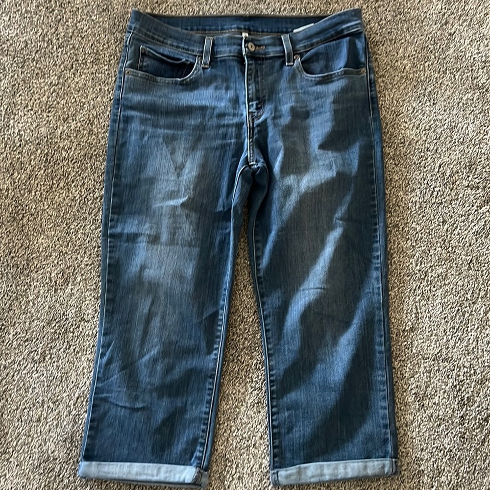 NWOT Women’s Levi capris